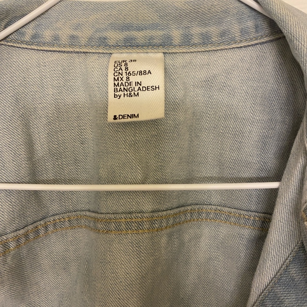 Cropped Jean jacket.